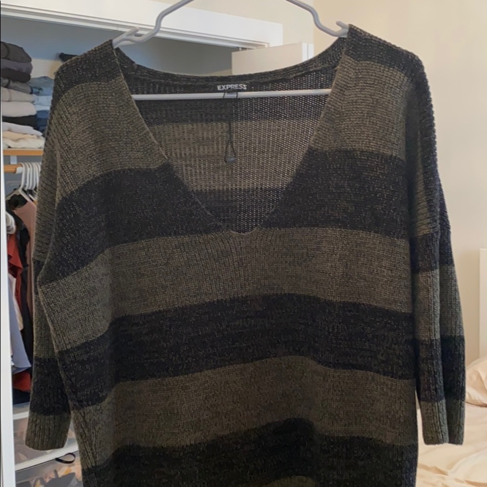 Express sweater - Picture 2 of 9